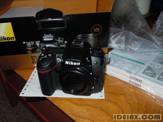 Nikon D7000 with 18-105 VR Lens Kit at $1000USD